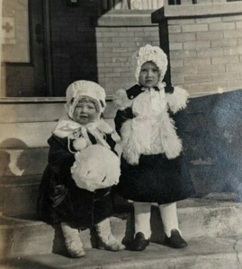 Vintage Photography 1918 Flu Pandemic Era Children on Steps of Health Clinic - Picture 1 of 4