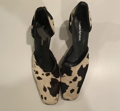 Banana Republic 牛印花堆叠鞋跟 — 第 1/2 张图片