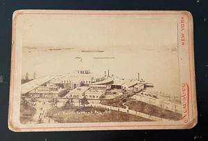 RARE - ORIG c1876 - Newsboy Cabinet Card - No.146 CASTLE GARDEN & BAY, NYC - Picture 1 of 3