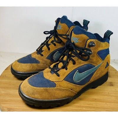 De colección Años 90 Para Mujer Nike ACG Senderismo Trail Marrón Gamuza Azul Oscuro Botas Zapatos EE. UU. Talla 6 Foto 1 de 4