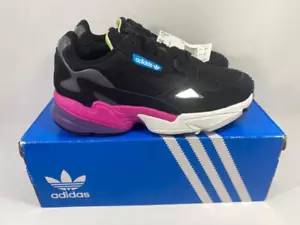 Adidas Originals Damen Falcon Laufschuh, schwarz/schwarz/shock pink, 6,5 M US - Bild 1 von 7