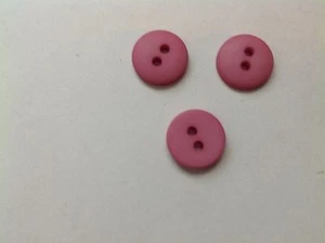 25 pezzi nuovi Lotto bottoni 1/2 POLLICE MALVA FINITURA OPACA/OPACA - Foto 1 di 2