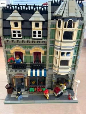 LEGO Creator Expert Modular Buildings Green Grocer 10185 In 2008 Used Retired - Image 1 of 4