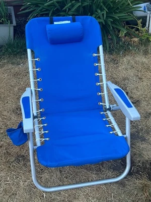 Silla Plegable Rio Beach Azul con Reposacabezas, Almacenamiento, Portavasos y Correas para Mochila Foto 1 de 4
