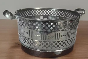 Elegant Silver Round Bowl Holder Hearts Pattern Knob Feet Handles Vintage 7” w - Picture 1 of 22