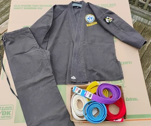 Conjunto de uniforme cinturón negro karate vintage de 1960 Federación Mundial de Taekwondo - Imagen 1 de 23