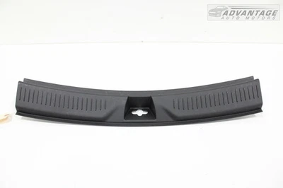 Buick Encore GX 2020-2024 pestillo de maletero alféizar placa de desgaste cubierta de moldura OEM Foto 1 de 4