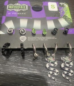 Beetlejuice, Sandworm Earring Set initial S charm Cool New - Picture 1 of 2