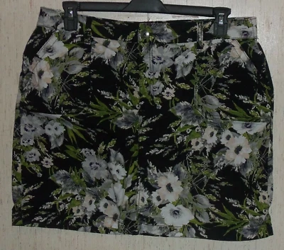 EXCELENTE PANTALÓN CORTO MUJER CROFT & BARROW ELÁSTICO NEGRO CON ESTAMPADO FLORAL TALLA 16 Foto 1 de 3