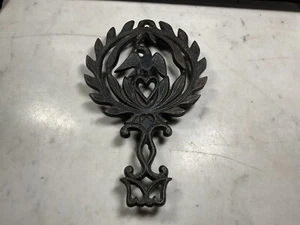 Vintage Trivet Cast Iron hot plate footed bird wreath 8 1/2” Long With Heart - Picture 1 of 6