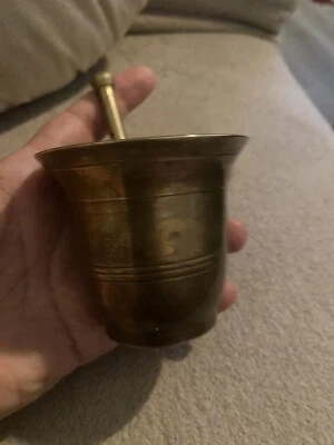 Ancien petit Mortier en laiton avec pilon Mortier ancien authentique - Photo 1/4