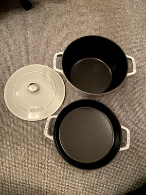 Staub La Cocotte Kochtopfset, 2-tlg rund Gusseisen Hellgrau Kochtopf Gebraucht - Bild 1 von 4