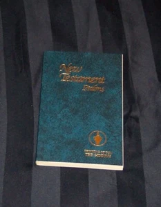 NEW TESTAMENT Psalms Authorized (KING JAMES) VERSION Blue GIDEONS BIBLE ©1961 - Picture 1 of 1