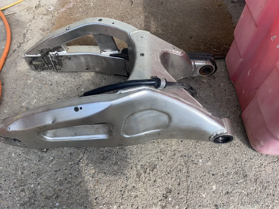 Brazo oscilante trasero honda cbr954rr 2002-2003 Foto 1 de 1