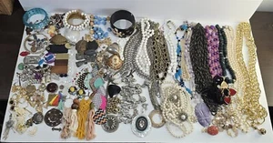 4.85 Lbs Mixed Lot Beads Gems Vtg Costume Jewelry Broken Scrap Craft Repurpose - Picture 1 of 13
