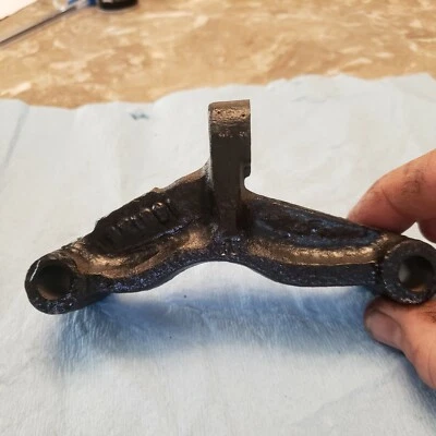 1969-81 CHEVY V8 MOTOR AC BRACKET PICKUP 3832435 NOVA CAMARO CHEVELLE FABRICANTE DE EQUIPAMENTO ORIGINAL - Imagem 1 de 3