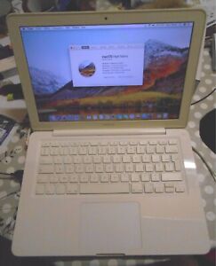 Apple MacBook 13,3" (Intel Core 2 Duo, 2,4GHz, 3 Go RAM, NVIDIA GeForce 320M)