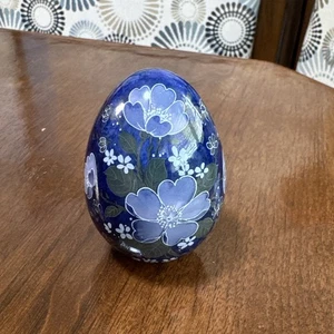 Gorgeous Hand-Painted Ceramic Porcelain Egg – Signed Floral Art Piece - Picture 1 of 3