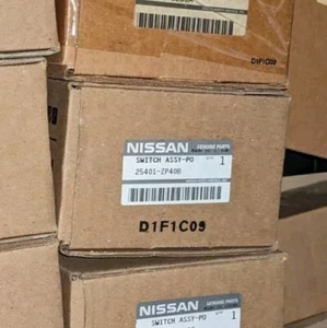NEW GENUINE 2005-2007 NISSAN PATHFINDER DRIVER MASTER WINDOW SWITCH 25401-ZP40B - Picture 1 of 1