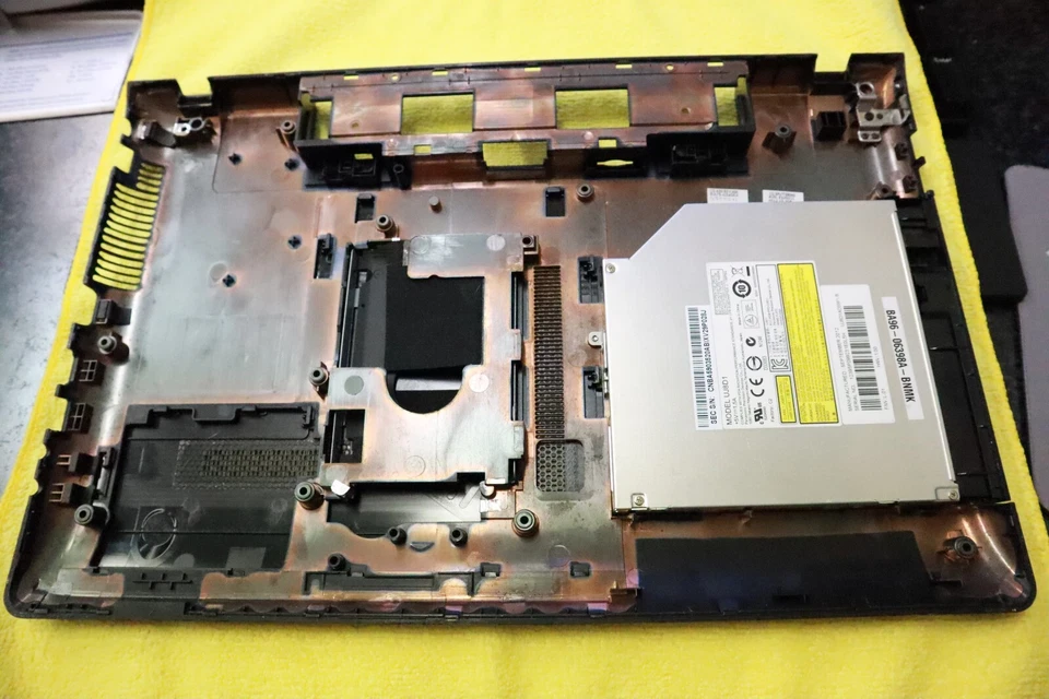 Laptop Bottom Base Case Chassis Keyboard Frame Samsung NP355E5C-A01US w/ CD - Image 1 of 3