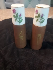 Vintage Holz & Porzellan Salz und Pfefferstreuer mit bemalten Blumen Made in Japan - Bild 1 von 13