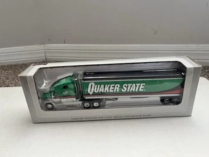 SpecCast Quaker State Freightliner Semi Escala 1/64 Stock #34050 - Imagen 1 de 6