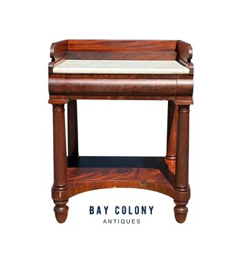 ANTIGUA MESA DE MEZCLAR O SERVIR CON TAPA DE MÁRMOL FEDERAL DE CAOBA CON GALERÍA COMPLETA Foto 1 de 4