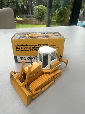 Liebherr 722 Dozer Model 1/50 CAT - Image 1 of 2