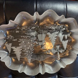 Mikasa Christmas Story Milchglas Oval Servierplatte 17,5" x 12,75" - Bild 1 von 3