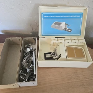 Kenmore Nähmaschine Knopflochaufsatz & Zubehörkarton - Bild 1 von 4