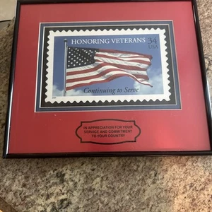 Estampilla de 34 centavos USPS en honor a veteranos - 2001 - copia enmarcada - Imagen 1 de 3