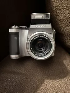 Fujifilm FinePix3800 Digital Camera with Case *Turns on, otherwise not tested* - Picture 1 of 22