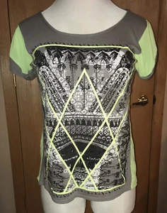 Camisa torso Rock & Republic gris neón con dobladillo alto bajo semi transparente manga corta mediana - Imagen 1 de 8