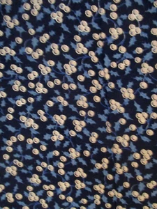 2 YDS SILVER/WHITE BERRIES W BLUE LEAVES 100% COTTON CONCORD FABRICS - Picture 1 of 3
