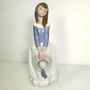 Nao por Lladro Mi Sombrero de Paja #374 Joven Dama Sosteniendo su Sombrero Grande 11" Excelente - Imagen 1 de 7