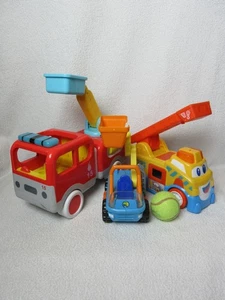 2 Spielzeug Feuerwehrfahrzeuge mit Licht & Sound, plus ein Kirschenpflücker - Bild 1 von 18