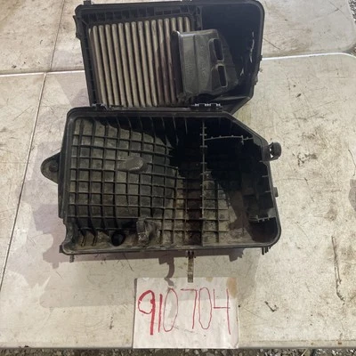 Conjunto de caixa de purificador de ar 2006-2011 CADILLAC DTS original do fabricante 15812425 - Imagem 1 de 4