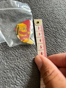 Vintage KODAK Promotional Film Windsurfing Pin Badge (Free P+P) - Picture 1 of 1