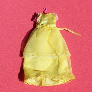 Robe jaune pour poupée Skipper Barbie Mattel vintage - Picture 1 of 2