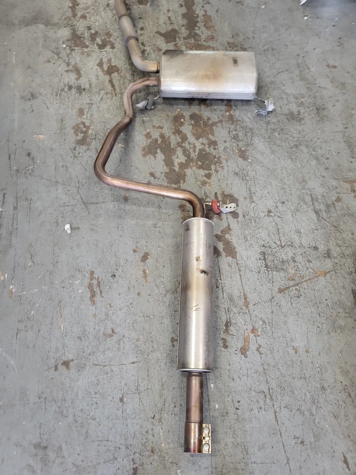 Silenciador de escape con tubo usado OEM 2024 Volkswagen Jetta 1.5L S Foto 1 de 4