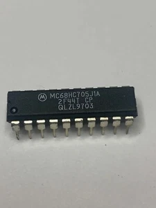 MC68HC705J1ACP Microcontrollore Motorola IC 8 bit 20 pin foro passante - Foto 1 di 2