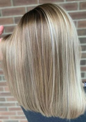 Pelucas Bob Rectas Destacado Rubio Marrón Encaje Frontal Pelucas Parte T Pelucas Rubio Ceniza Foto 1 de 4