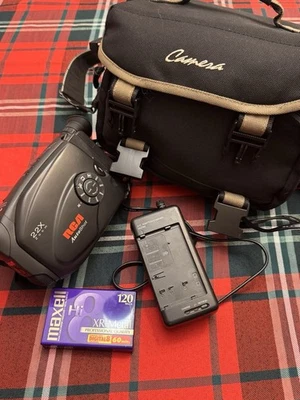 RCA AutoShot Palmcorder/Camcorder CC6151, VHS-C Camera - Image 1 of 4