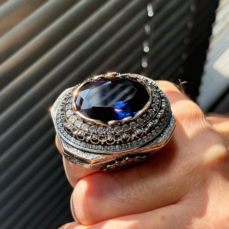 Anillo grande de plata turca hecho a mano de moissanita y zafiro profundo Foto 1 de 4