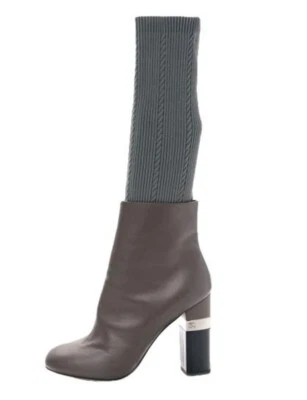 Chanel Gris Cuero Socn Botines con 37.5 Foto 1 de 4