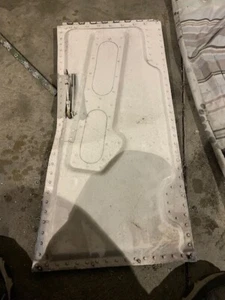 Cessna 310 F Main Gear Outboard Gear Door - Bild 1 von 5