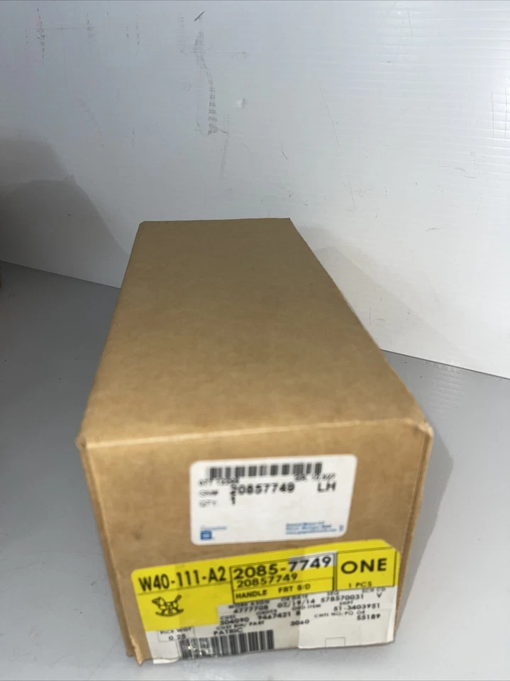 Новая оригинальная внешняя передняя дверная ручка водителя с замочной скважиной 98-11 Cadillac 20857749 - Изображение 1 из 2