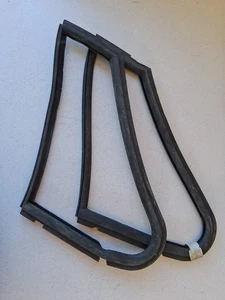 Quality German LH Vent Wing Window Seal  1973-79 Type 1 Super Beetle 151837625C - Picture 1 of 6