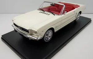 FORD MUSTANG CONVERTIBILE 1965 - BIANCA - SCALA 1:24 GRANDE - COME NUOVA E MAI APERTA - Foto 1 di 2