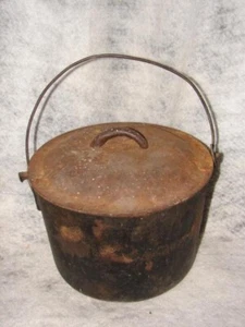 Antique Primitive Large Cast Iron Cowboy Bean Pot With Lid ~ VERY HEAVY - Picture 1 of 3